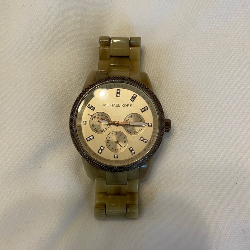 Michael Kors Tortoise Shell Watch. - Picture 2 of 4